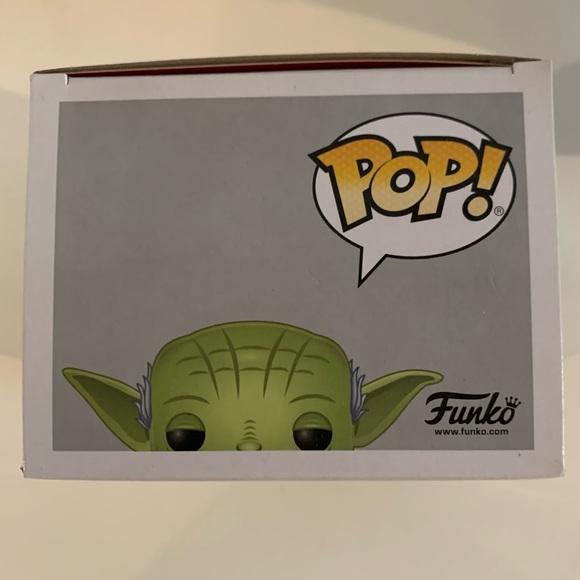 FUNKO POP! Star Wars Dagobah Yoda #124 Collectible Figurine - Picture 4 of 8